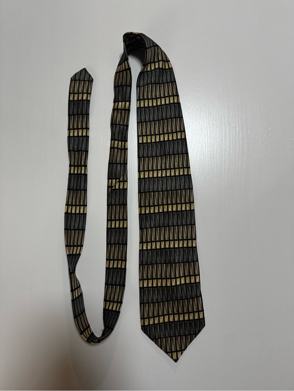 Renzo Men's Woven Geometric Pattern Pointed Neck Tie Black Blue Gold